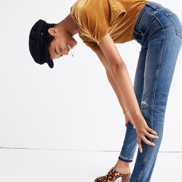 9" Mid-Rise Skinny Jeans in York Wash: Rip and Repair Edition size 25 - Picture 2 of 11